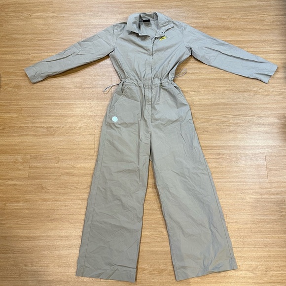 Nike jumpsuit - Picture 2 of 3
